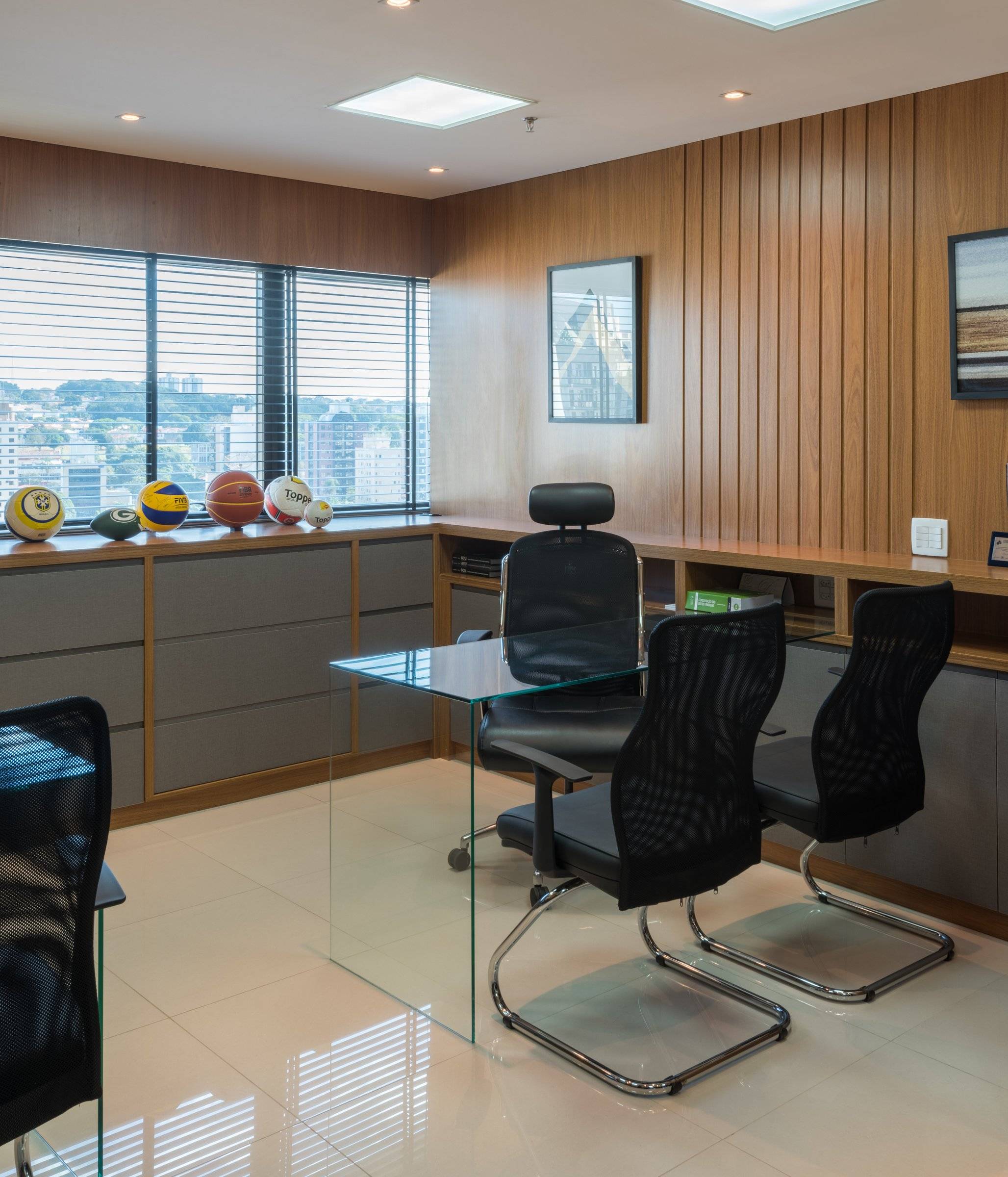 Sala individual com vista da cidade